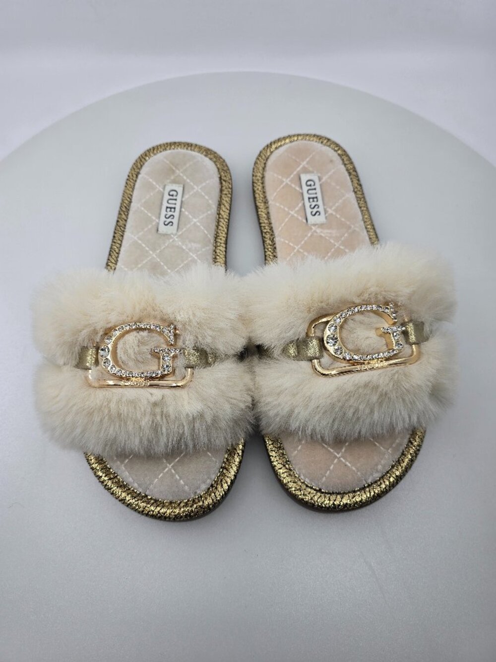 GUESS WOMAN'S SLIPPER SANNAH / IVORY / SIZE 8.5